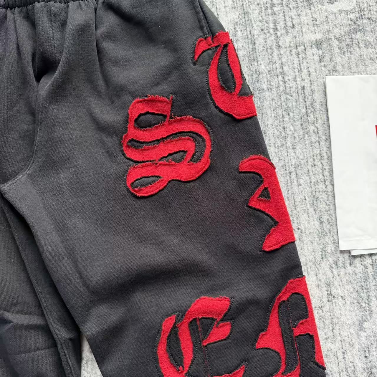 SUPREME? SWEAT PANT 2025SS ロゴ刺繍 スウェットパンツ プレミアムフリース シュプリーム 高級感 ストリート ブラック