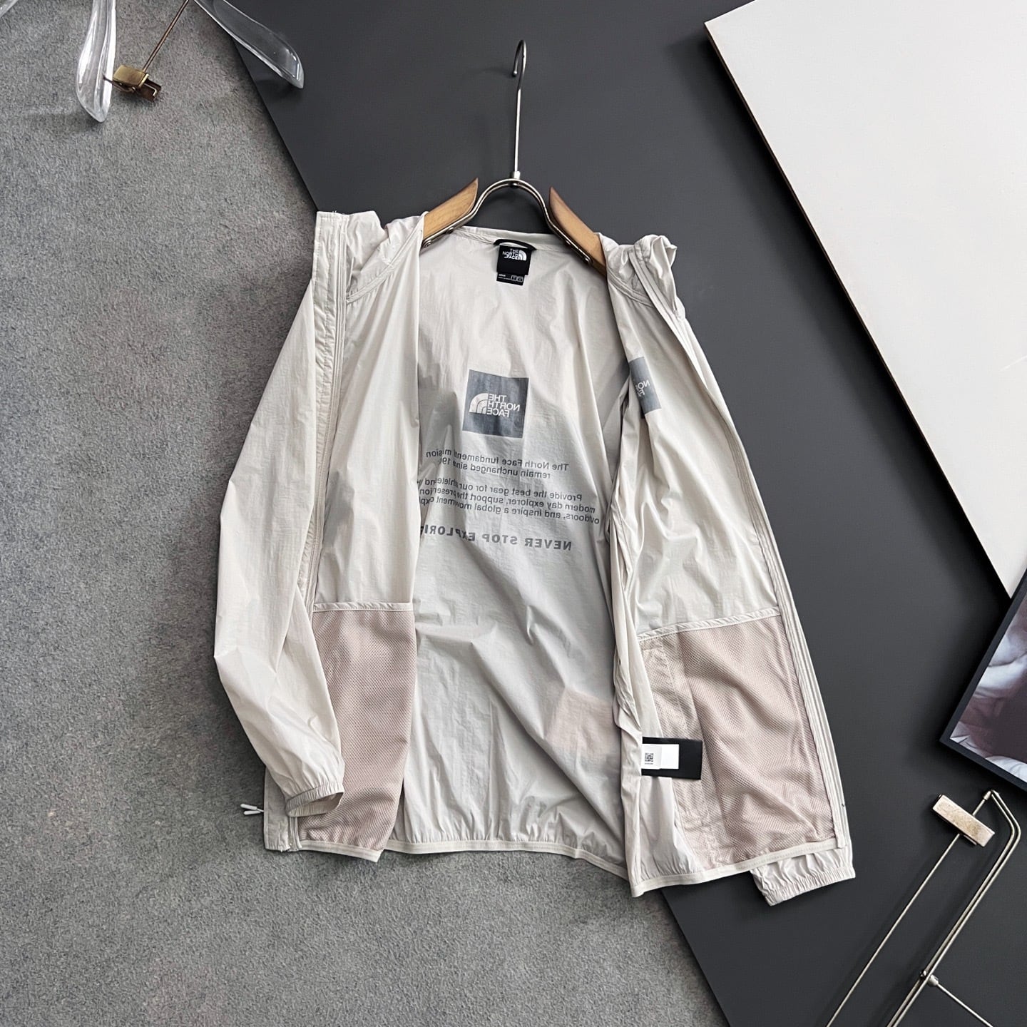 【THE NORTH FACE】UVカット パーカー レディース メンズ ウィンドブレーカー ジャケット アイボリー 軽量 薄手 接触冷感 紫外線対策 ユニセックス アウトドア