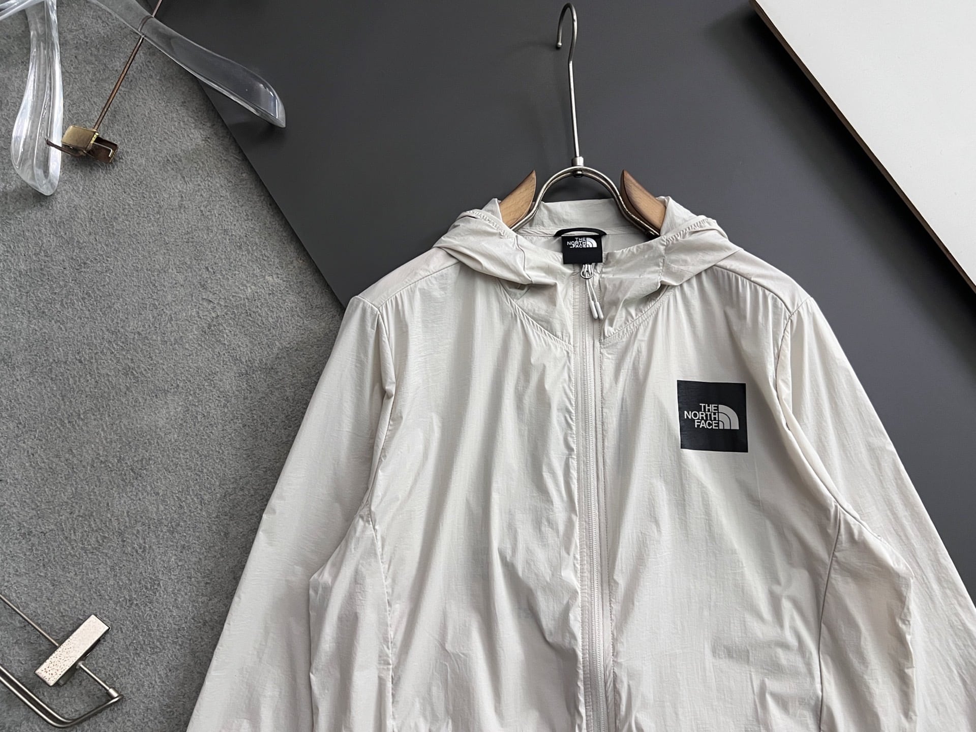 【THE NORTH FACE】UVカット パーカー レディース メンズ ウィンドブレーカー ジャケット アイボリー 軽量 薄手 接触冷感 紫外線対策 ユニセックス アウトドア