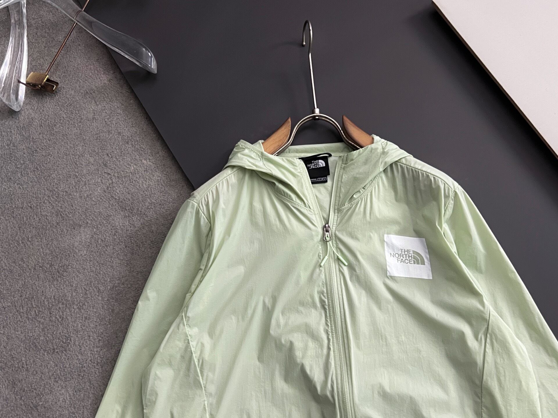 【THE NORTH FACE】UVカット パーカー レディース メンズ ウィンドブレーカー ジャケット 軽量 薄手 接触冷感 紫外線対策 ユニセックス 運動 アウトドア